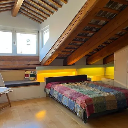 Lägenhet Elegant Penthouse With Roof Terrace Udine