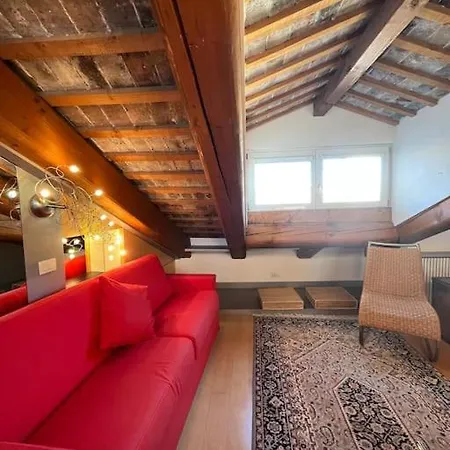 Elegant Penthouse With Roof Terrace Lägenhet